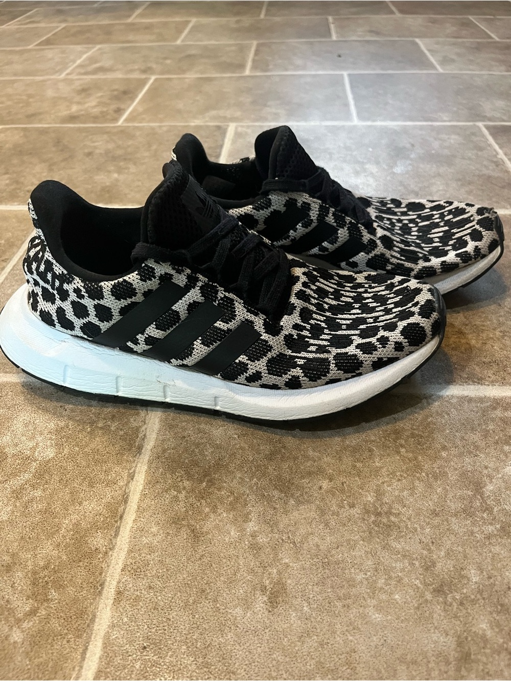 adidas Swift Run Shoe Women’s Size 7 Black Cheetah Print BD7962